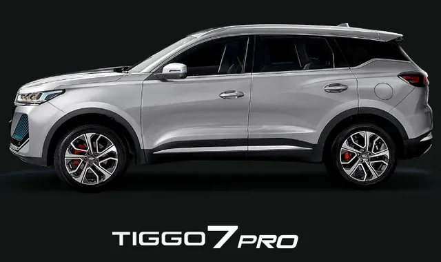 Silver Chery TIGGO 7 Pro SUV in side view
